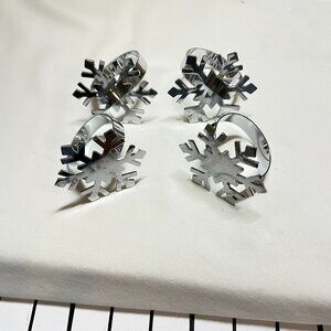 Pier 1 Silver Snowflake napkin rings (set of 4) (JCL09)